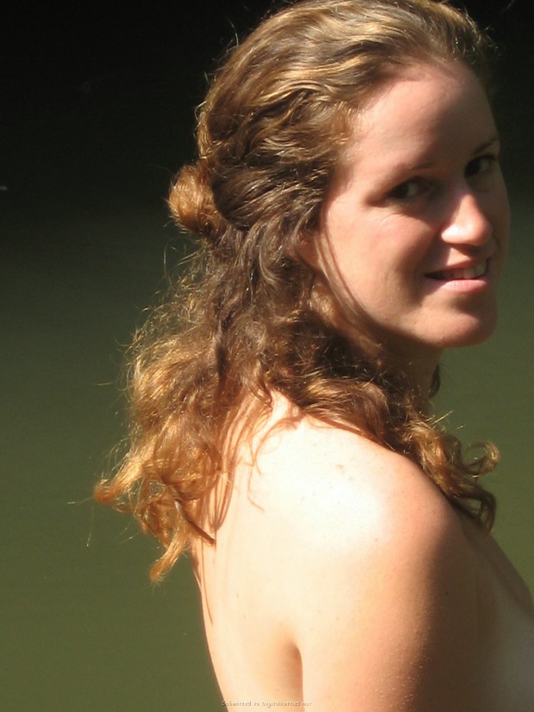 Баба сняла зеленое бельё и помылась в реке голая на глазах парня 13 фото Баба сняла зеленое бельё и помылась в реке голая на глазах парня 13 фото