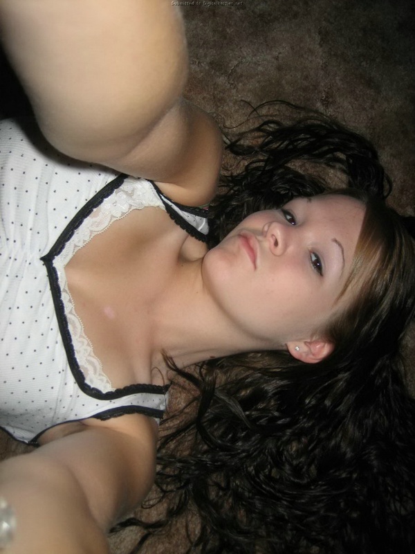 Откровенные селфи стройной девушки перед зеркалом 25 фото Откровенные селфи стройной девушки перед зеркалом 25 фото