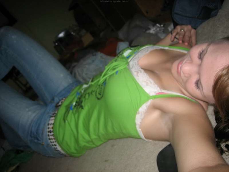 Откровенные селфи стройной девушки перед зеркалом 27 фото Откровенные селфи стройной девушки перед зеркалом 27 фото