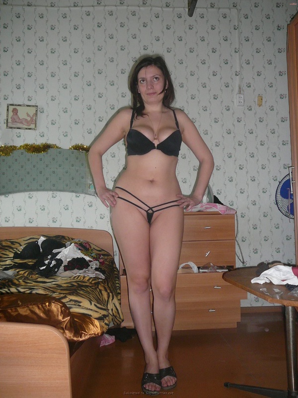 Русская баба примеряет разное белье и позирует голая на камеру 3 фото Русская баба примеряет разное белье и позирует голая на камеру 3 фото