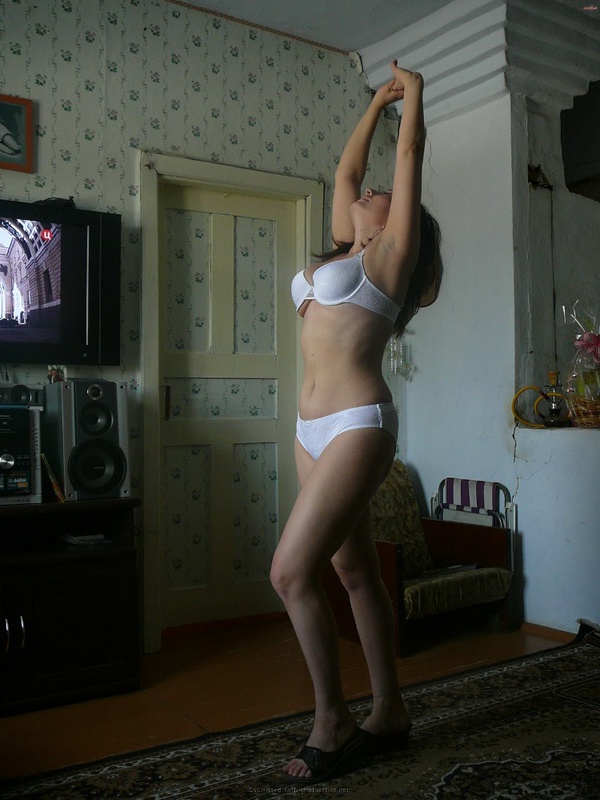 Русская баба примеряет разное белье и позирует голая на камеру 24 фото Русская баба примеряет разное белье и позирует голая на камеру 24 фото