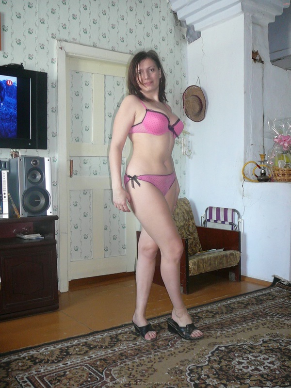 Русская баба примеряет разное белье и позирует голая на камеру 22 фото Русская баба примеряет разное белье и позирует голая на камеру 22 фото