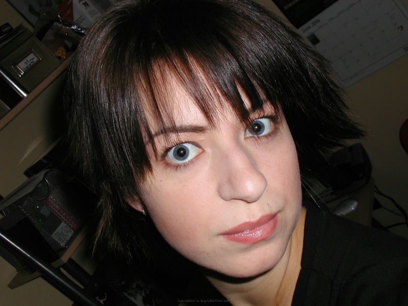 Европейская цыпочка позирует с высунутым языком 13 фото Европейская цыпочка позирует с высунутым языком 13 фото