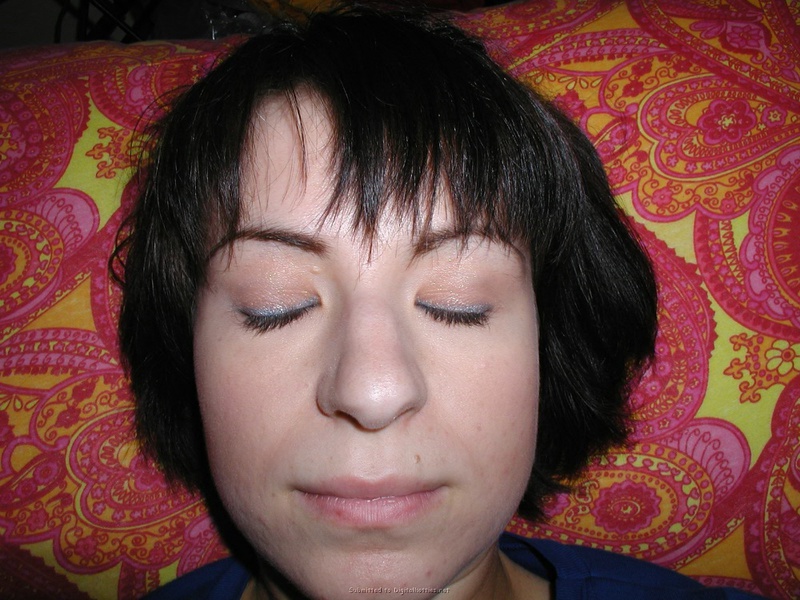 Европейская цыпочка позирует с высунутым языком 17 фото Европейская цыпочка позирует с высунутым языком 17 фото