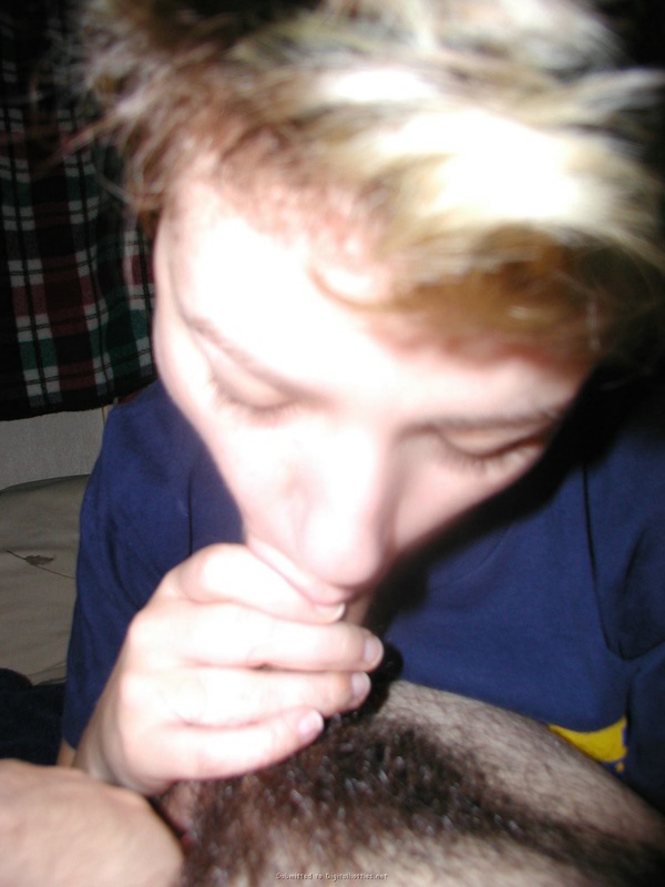 Европейская цыпочка позирует с высунутым языком 30 фото Европейская цыпочка позирует с высунутым языком 30 фото