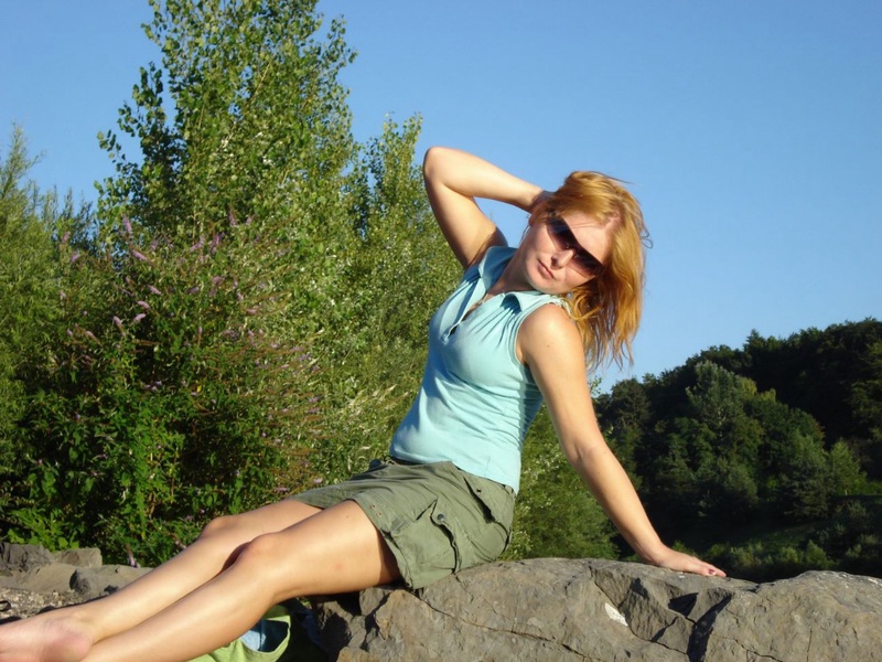 Рыжая разделась в лесу 1 фото Рыжая разделась в лесу 1 фото