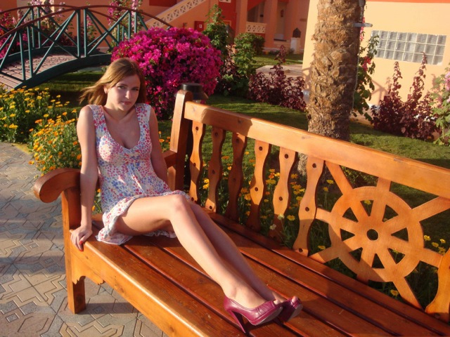 Прекрасное лето для молодой развратной девушки на море 2 фото Прекрасное лето для молодой развратной девушки на море 2 фото