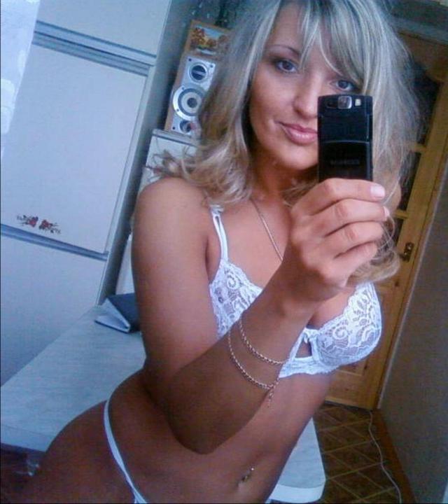 Взрослые бабы раздвигают ноги для хахалей в домашней обстановке 5 фото Взрослые бабы раздвигают ноги для хахалей в домашней обстановке 5 фото