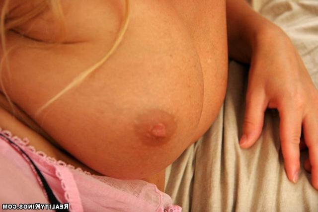 Мамка показывает нижнее белье и раздевается 24 фото Мамка показывает нижнее белье и раздевается 24 фото