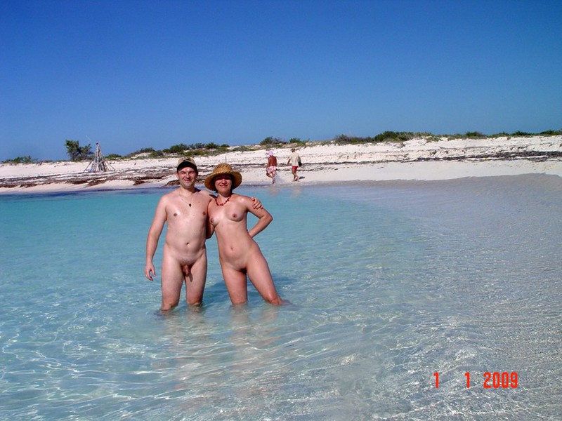 Русская нудистка 30ти лет отдыхает на морском курорте с мужем 4 фото Русская нудистка 30ти лет отдыхает на морском курорте с мужем 4 фото