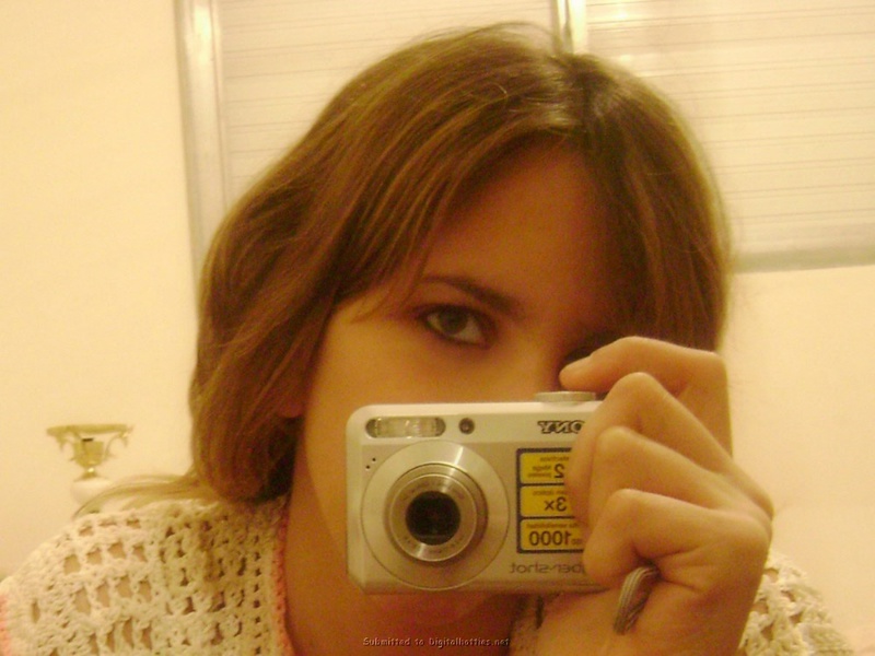 Молодая леди показывает свои формы 1 фото Молодая леди показывает свои формы 1 фото