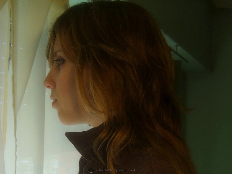 Молодая леди показывает свои формы 3 фото Молодая леди показывает свои формы 3 фото