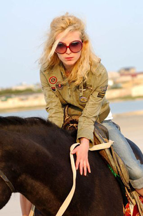 Стройные подруги позируют на лоне природы 6 фото Стройные подруги позируют на лоне природы 6 фото