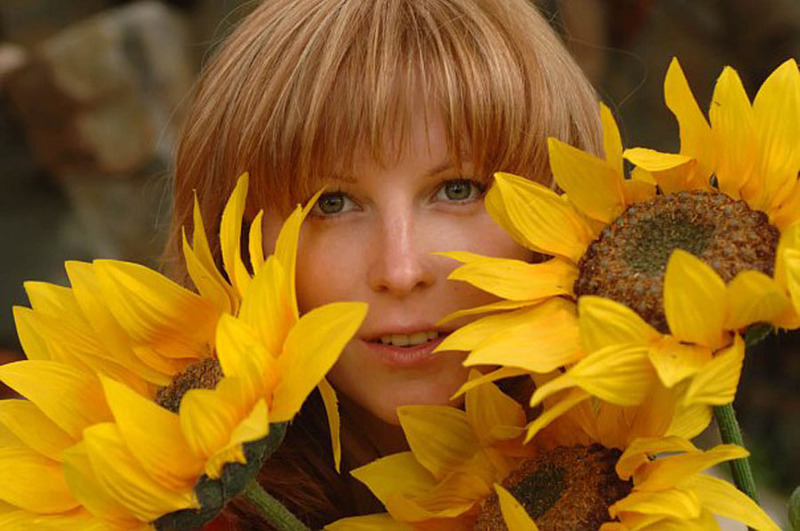 Стройные подруги позируют на лоне природы 1 фото Стройные подруги позируют на лоне природы 1 фото