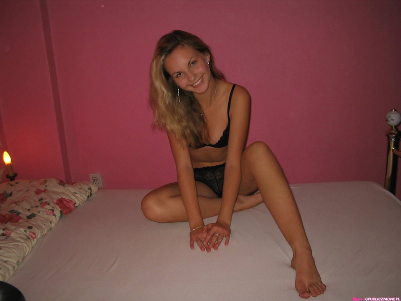 Подругам нравится сниматься на камеру вместе и по-отдельности 19 фото Подругам нравится сниматься на камеру вместе и по-отдельности 19 фото