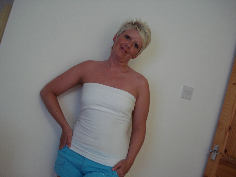 Эро снимки 50летней бабы с короткой прической из США 4 фото Эро снимки 50летней бабы с короткой прической из США 4 фото