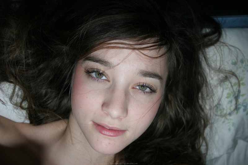 Голая спортивная девка позирует 18 фото Голая спортивная девка позирует 18 фото