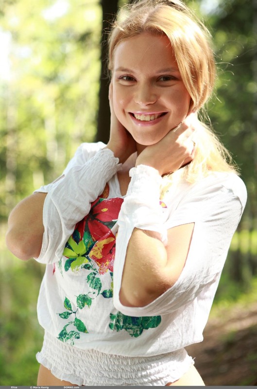 Голая блондинка солирует на камеру 16 фото Голая блондинка солирует на камеру 16 фото