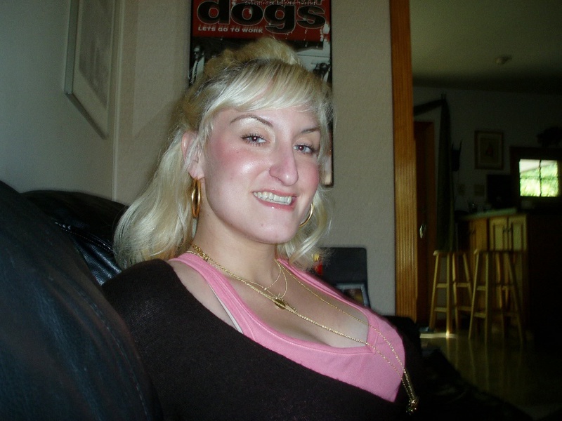 Зрелая блонда показала свою грудь 3 фото Зрелая блонда показала свою грудь 3 фото