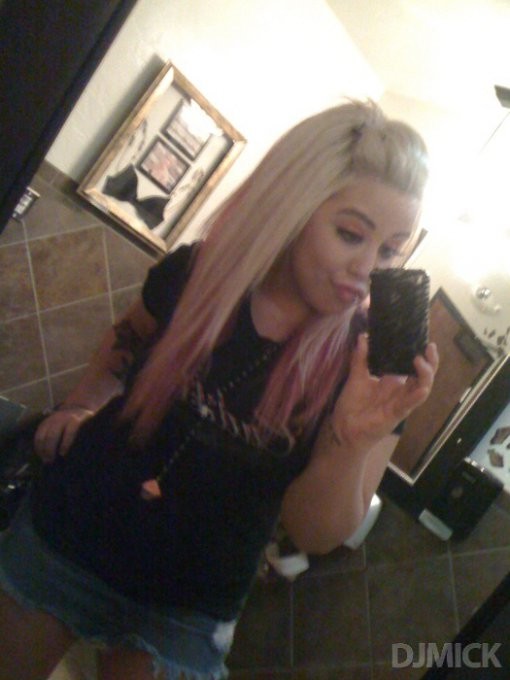 Эротические селфи перед зеркалом 7 фото Эротические селфи перед зеркалом 7 фото