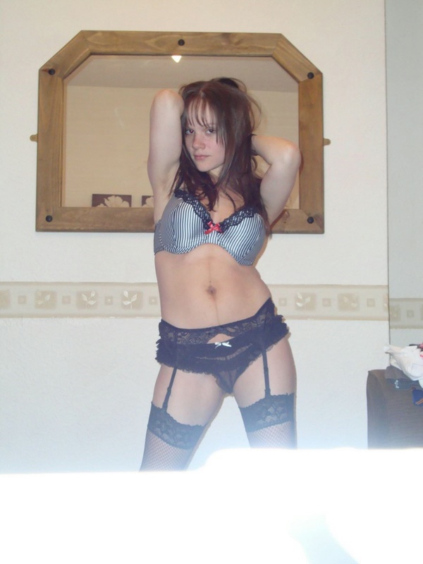 Горячая девушка раздевается и много раз 36 фото Горячая девушка раздевается и много раз 36 фото