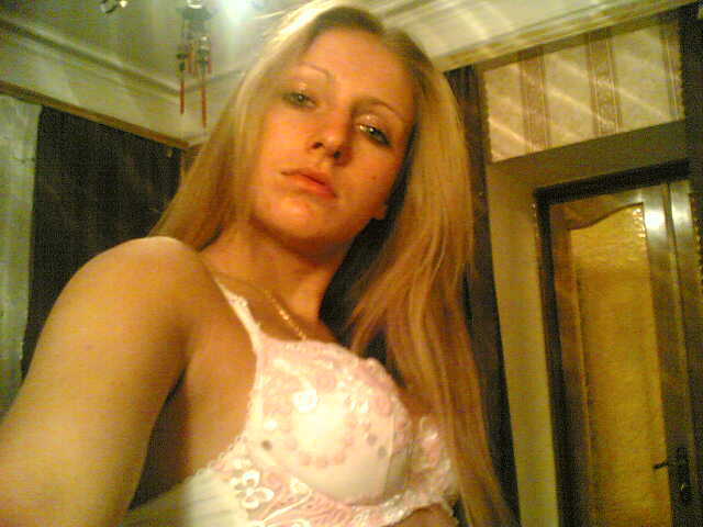 Пошлая телка позирует в белье и голая для похотливого хахаля 5 фото Пошлая телка позирует в белье и голая для похотливого хахаля 5 фото