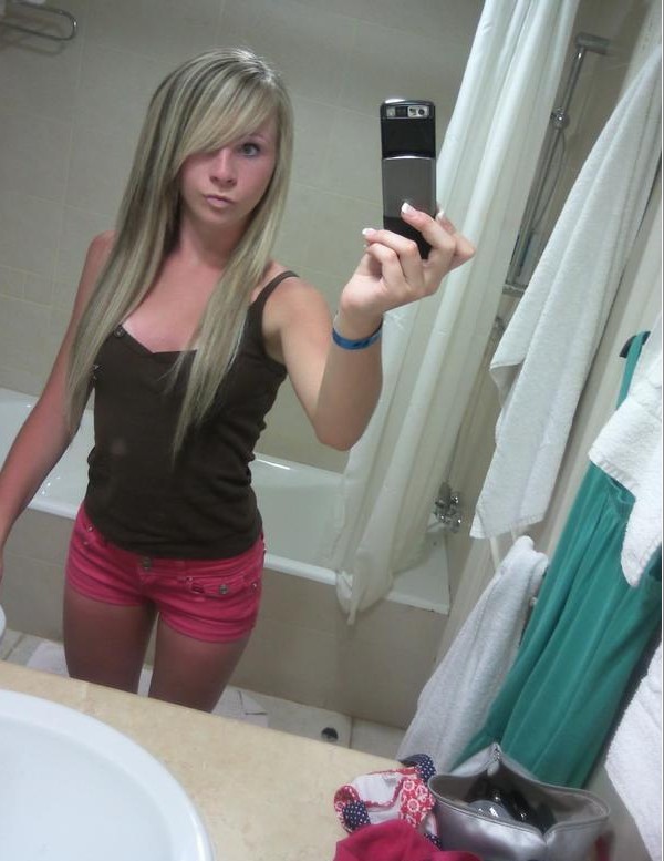 Сексуальные селфи девушек перед зеркалом 2 фото Сексуальные селфи девушек перед зеркалом 2 фото