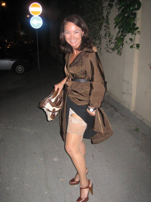 После минета волосатая манда мамки приняла пенис любовника 1 фото После минета волосатая манда мамки приняла пенис любовника 1 фото