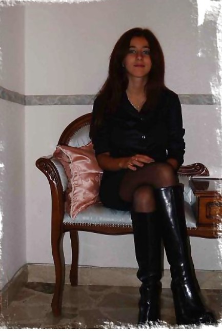 Пошлые снимки русской брюнетки с большими грудями в номере отеля 4 фото Пошлые снимки русской брюнетки с большими грудями в номере отеля 4 фото