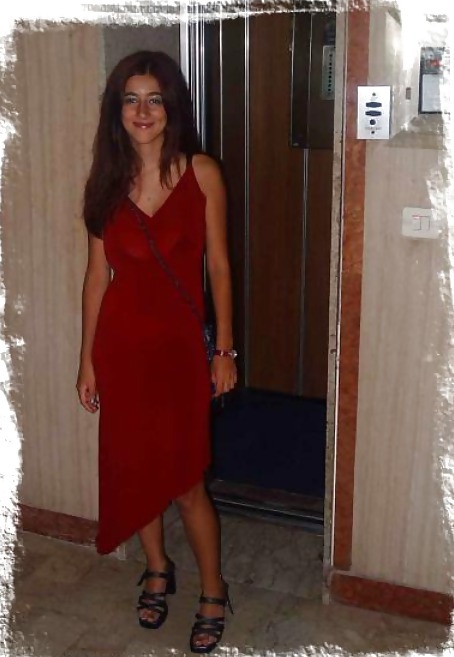 Пошлые снимки русской брюнетки с большими грудями в номере отеля 2 фото Пошлые снимки русской брюнетки с большими грудями в номере отеля 2 фото