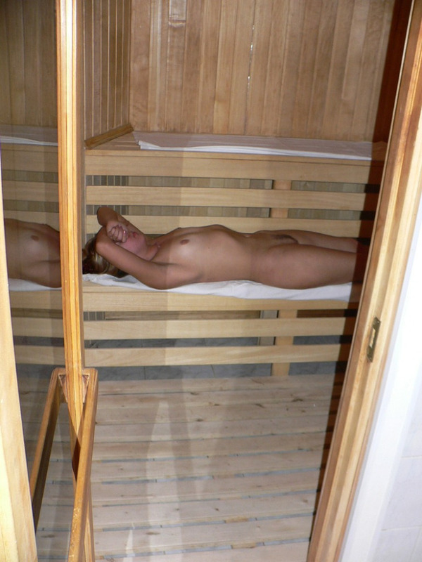 Русская девушка пришла в баню погреться и поесть суши 13 фото Русская девушка пришла в баню погреться и поесть суши 13 фото