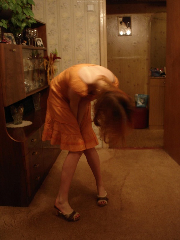 Рыжая девушка в черном белье встала раком на двухспальной кровати 11 фото Рыжая девушка в черном белье встала раком на двухспальной кровати 11 фото