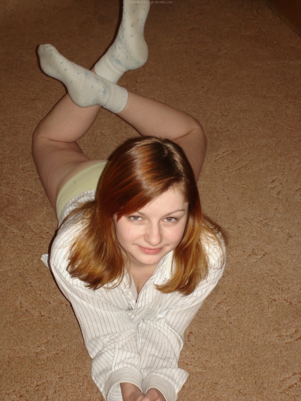 Рыжая девушка в черном белье встала раком на двухспальной кровати 13 фото Рыжая девушка в черном белье встала раком на двухспальной кровати 13 фото