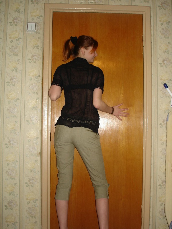 Рыжая девушка в черном белье встала раком на двухспальной кровати 18 фото Рыжая девушка в черном белье встала раком на двухспальной кровати 18 фото