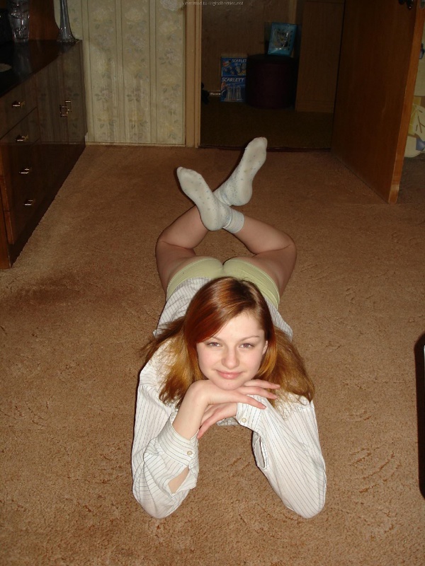 Рыжая девушка в черном белье встала раком на двухспальной кровати 14 фото Рыжая девушка в черном белье встала раком на двухспальной кровати 14 фото