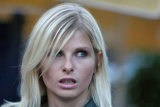 Феминистки гуляют по городу с голыми сиськами 5 фото Феминистки гуляют по городу с голыми сиськами 5 фото