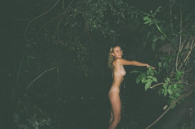 Показ своих сисек и писек на природе 20 фото Показ своих сисек и писек на природе 20 фото