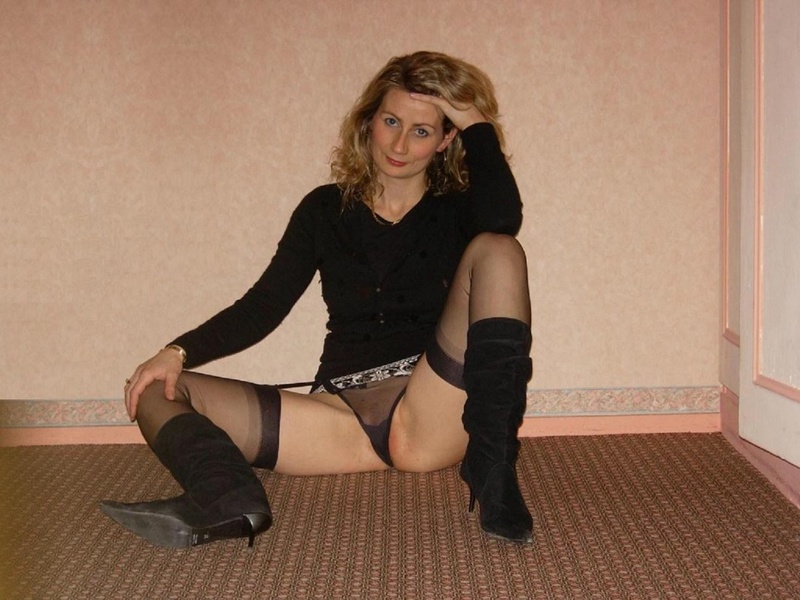 Коммуникабельная дама любит мастурбировать на досуге 1 фото Коммуникабельная дама любит мастурбировать на досуге 1 фото