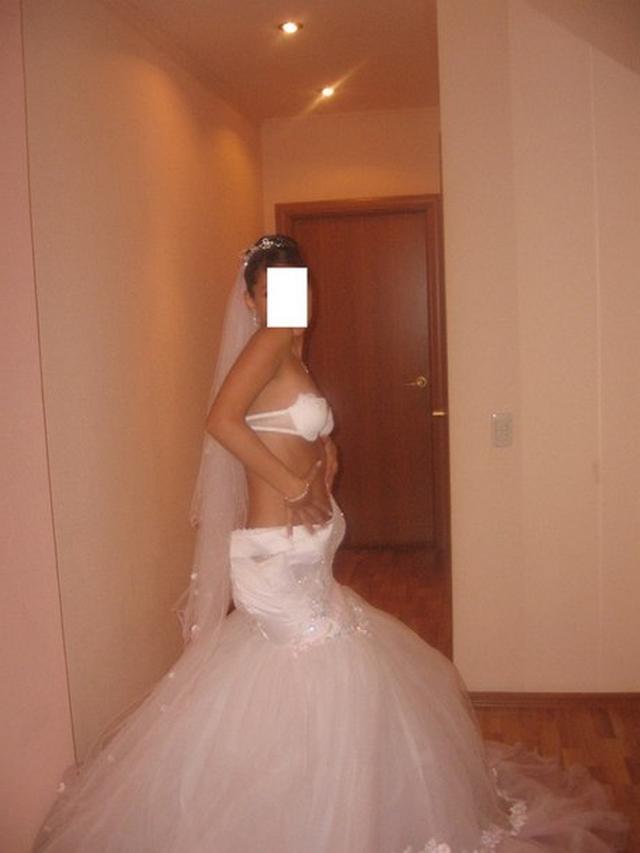 Девушки в свадебных нарядах оголили формы 3 фото Девушки в свадебных нарядах оголили формы 3 фото