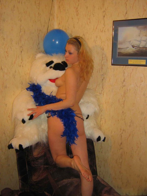 Голая спортивная блонда позирует дома 12 фото Голая спортивная блонда позирует дома 12 фото