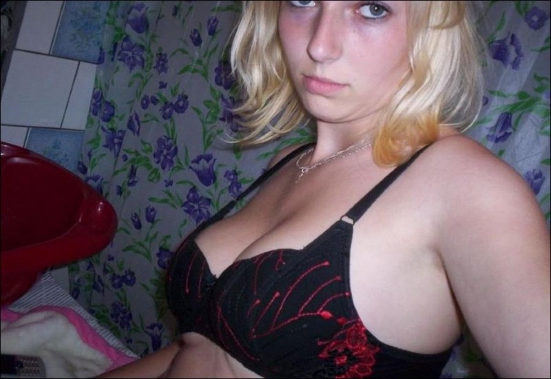 Русская блондинка с большими сиськами делает голые селфи 19 фото Русская блондинка с большими сиськами делает голые селфи 19 фото