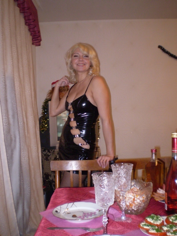 Мамка позирует и хочет трахаться сию минуту 1 фото Мамка позирует и хочет трахаться сию минуту 1 фото