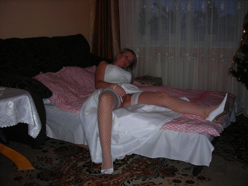 Парень фотографирует молодую жену голышом 8 фото Парень фотографирует молодую жену голышом 8 фото