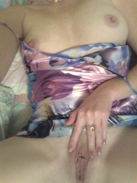 Девушки подставляют голые пилотки и анусы под члены любовников 5 фото Девушки подставляют голые пилотки и анусы под члены любовников 5 фото