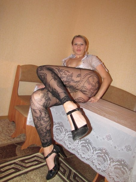 Пошлые снимки одинокой блондинки с красивыми ногами 12 фото Пошлые снимки одинокой блондинки с красивыми ногами 12 фото