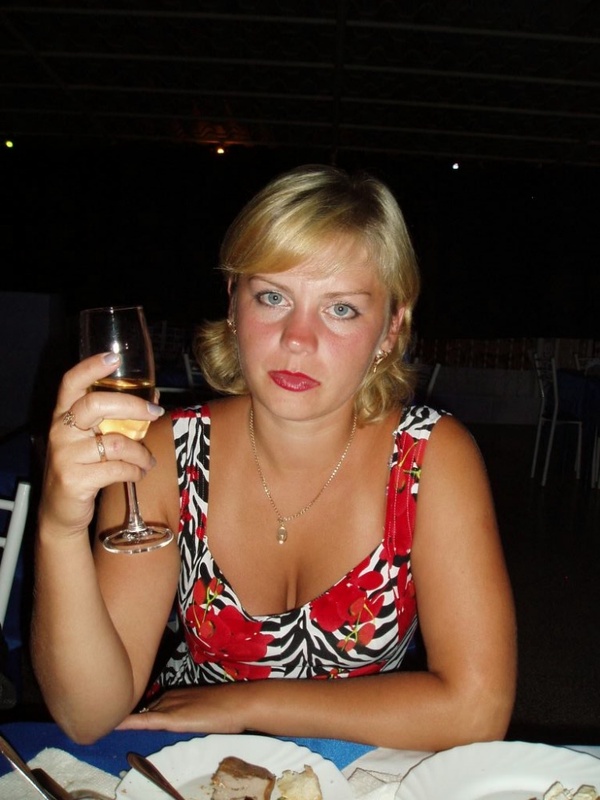 Русская зрелка с обвислыми сиськами показывает свои прелести 1 фото Русская зрелка с обвислыми сиськами показывает свои прелести 1 фото