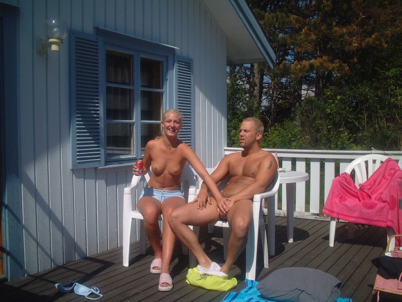 Блонду отодрали прямо на веранде 19 фото Блонду отодрали прямо на веранде 19 фото