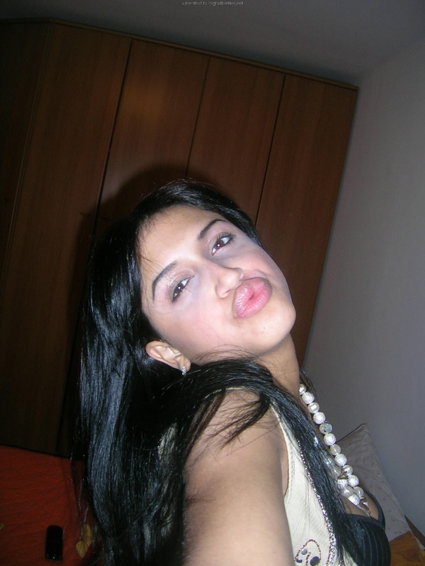 Молодая латинка делает парню домашний минет 33 фото Молодая латинка делает парню домашний минет 33 фото