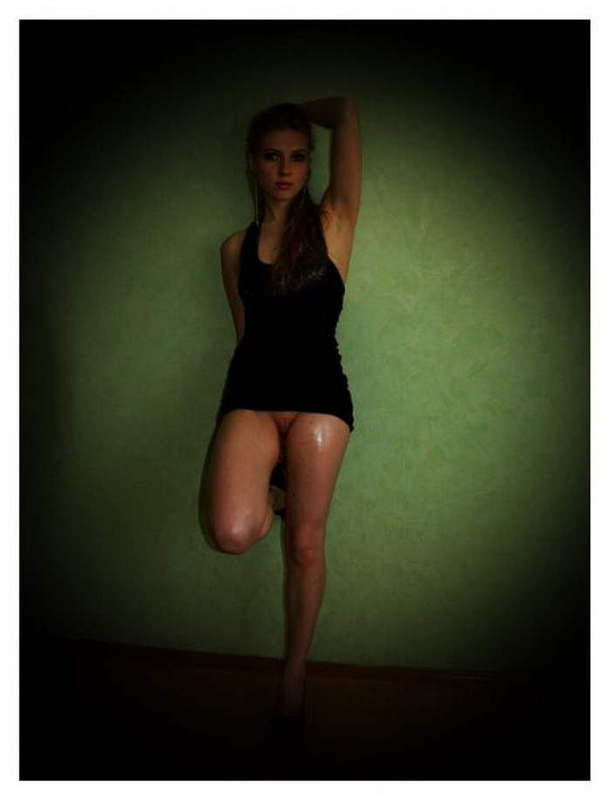 Красивая славянка в нижнем белье позирует дома 5 фото Красивая славянка в нижнем белье позирует дома 5 фото