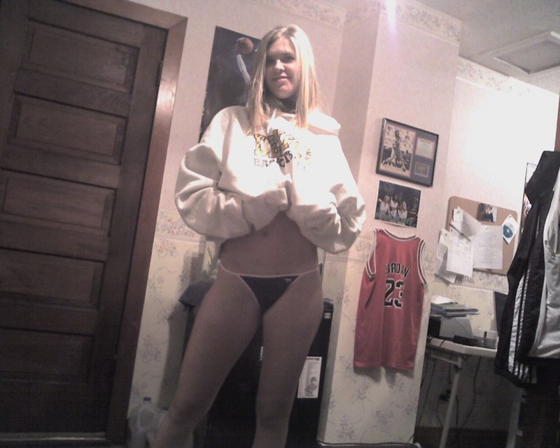 Спортивная телка развлекает парня со стояком на камеру телефона 17 фото Спортивная телка развлекает парня со стояком на камеру телефона 17 фото